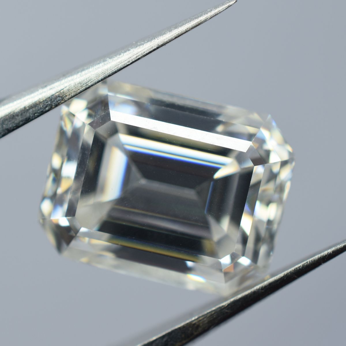 Emerald Shape Moissanite Loose Gemstone CERTIFIED 5.25 Carat VVS1 D Color 1 Pcs