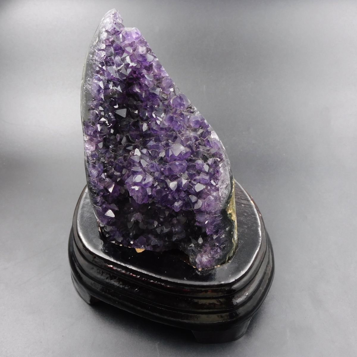 100% Natural Amethyst Purple Rough 3500 Carat Loose Gemstone For Decoration