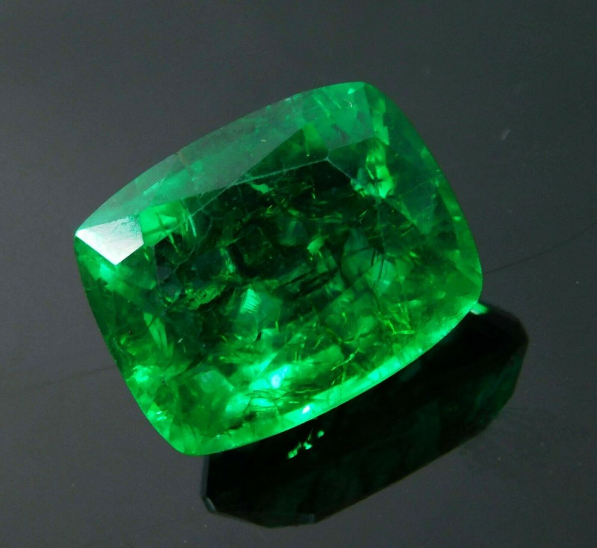 8.25 Ct CERTIFIED Natural Green Emerald Colombian Cushion Cut Emerald Loose Gemstone