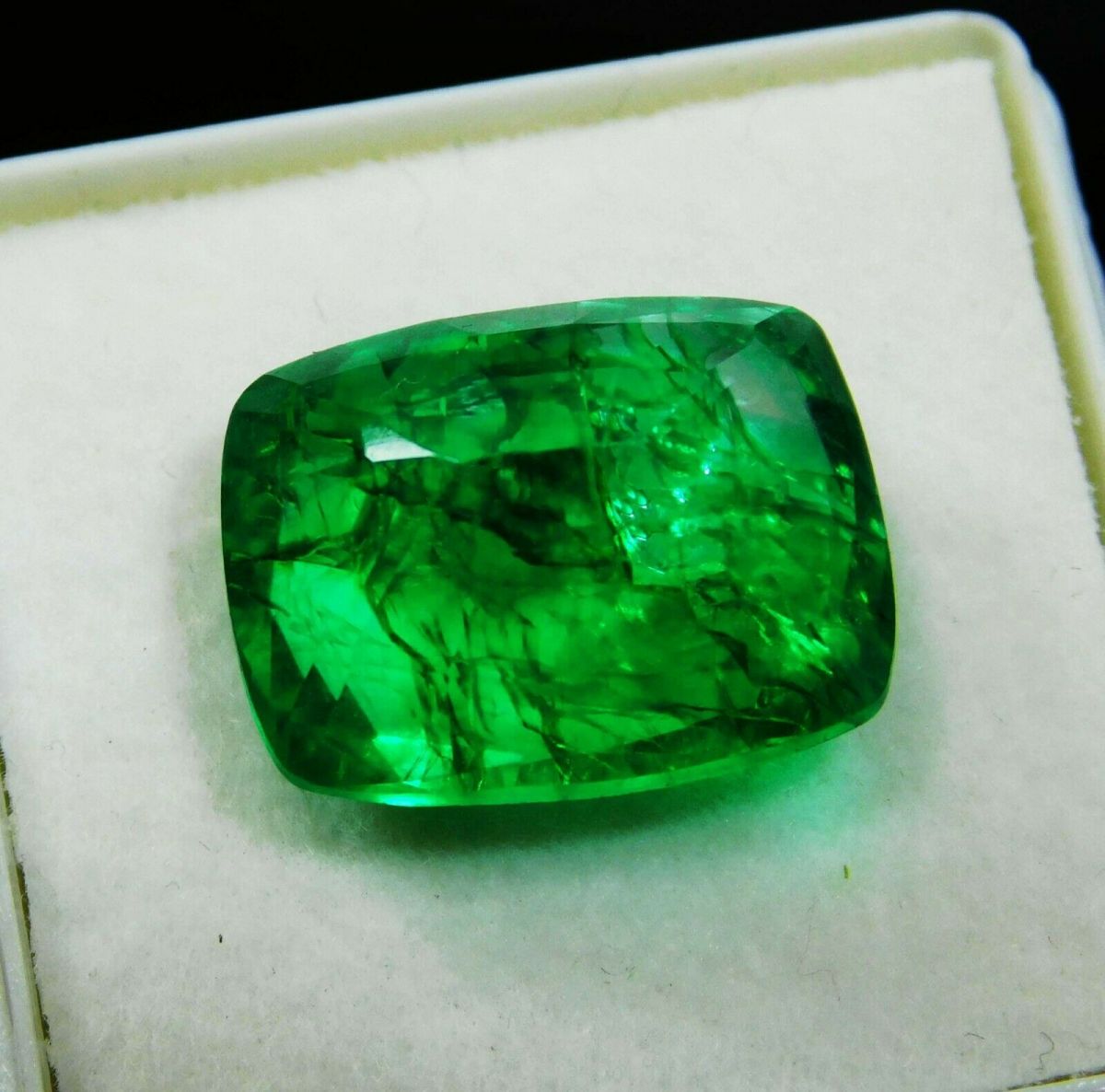 8.25 Ct CERTIFIED Natural Green Emerald Colombian Cushion Cut Emerald Loose Gemstone