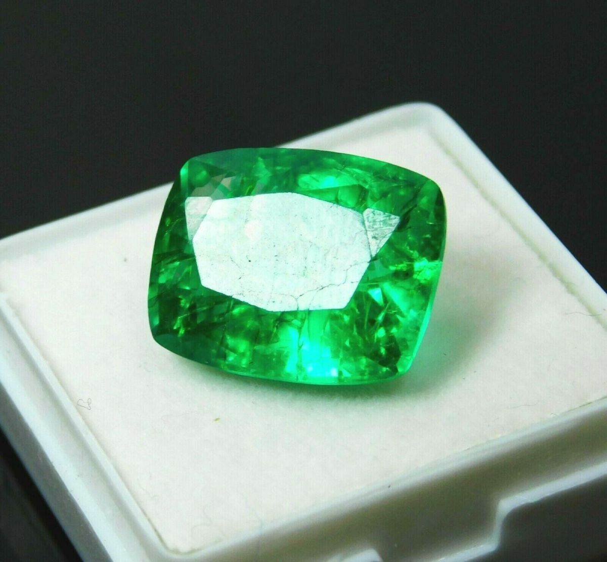 8.25 Ct CERTIFIED Natural Green Emerald Colombian Cushion Cut Emerald Loose Gemstone