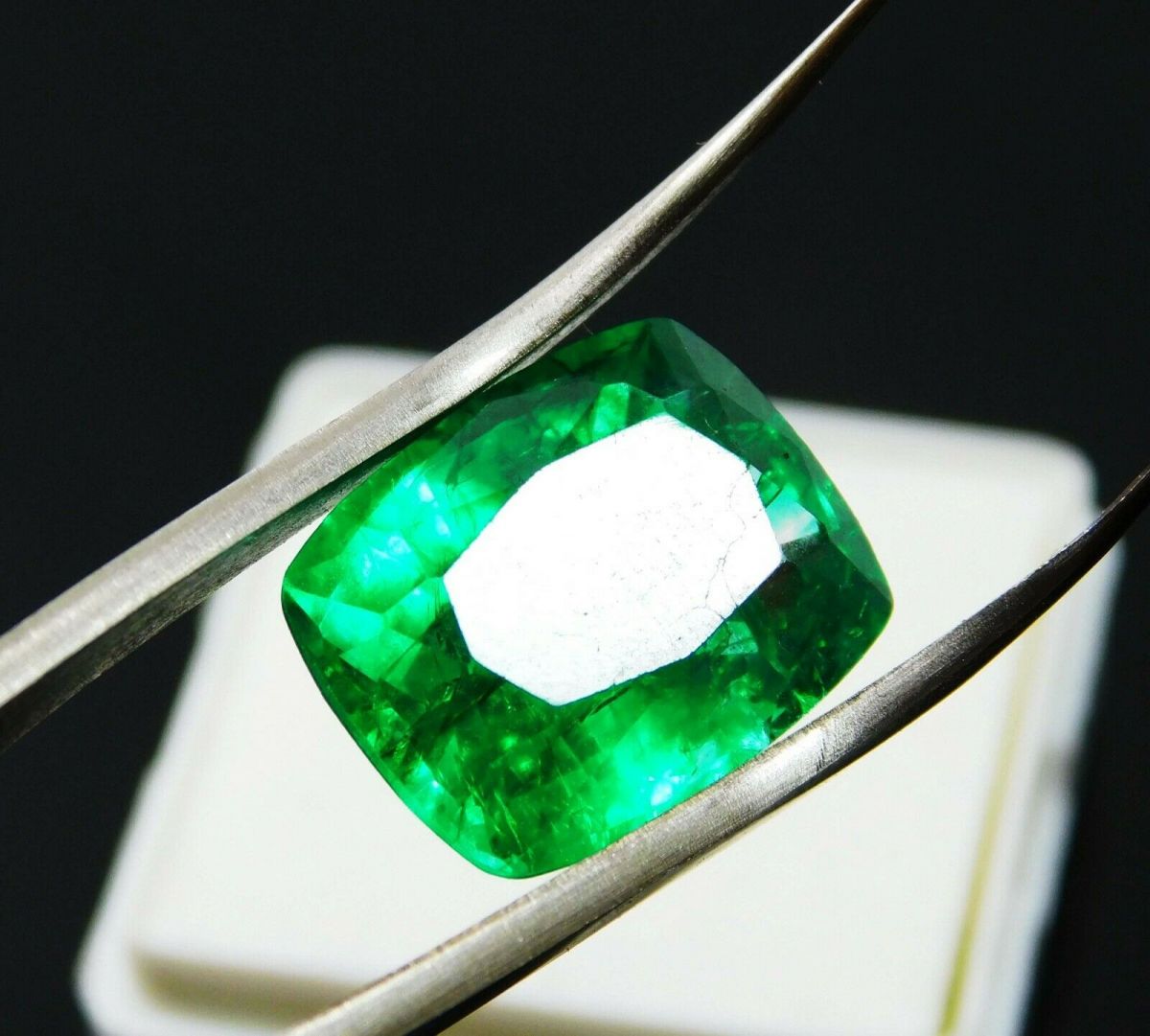 8.25 Ct CERTIFIED Natural Green Emerald Colombian Cushion Cut Emerald Loose Gemstone