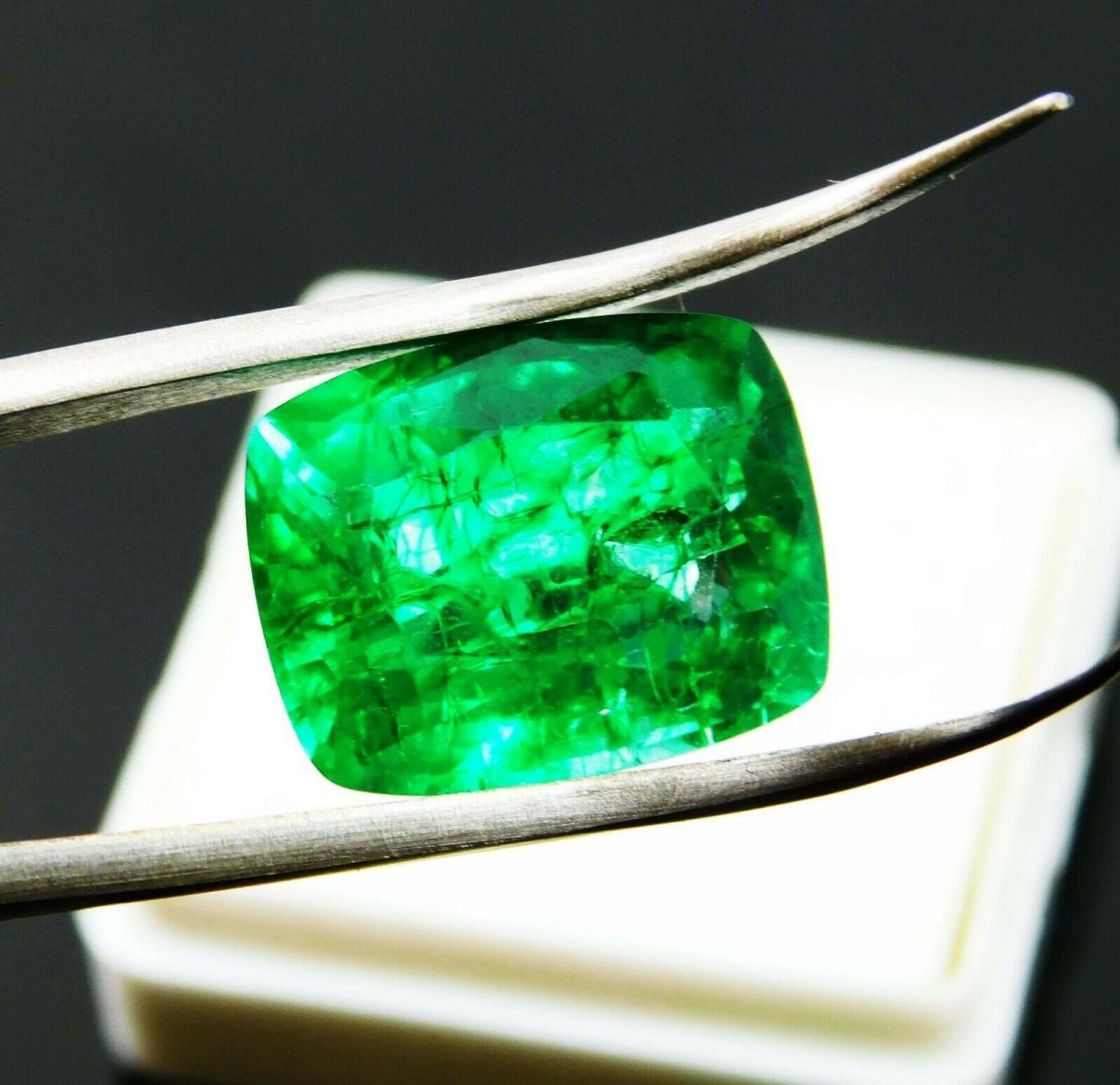 8.25 Ct CERTIFIED Natural Green Emerald Colombian Cushion Cut Emerald Loose Gemstone