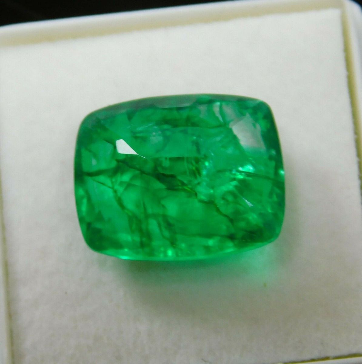8.25 Ct CERTIFIED Natural Green Emerald Colombian Cushion Cut Emerald Loose Gemstone