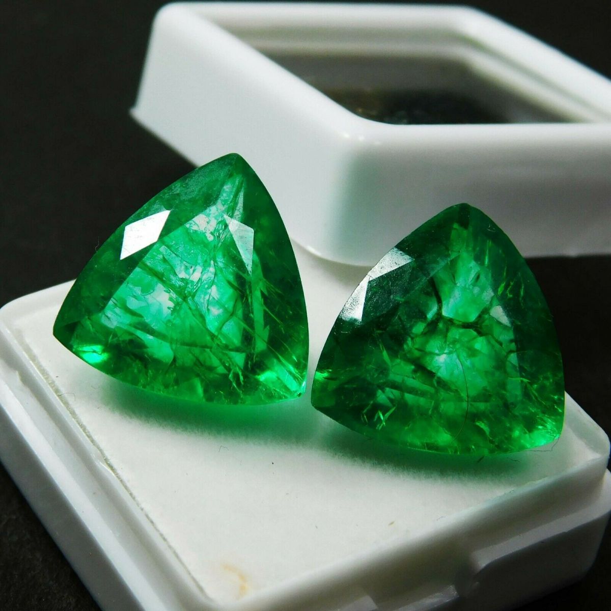 CERTIFIED Loose Gemstone 16.1Ct Trillion Cut Pair Natural Green Colombia Emerald Ring Size Emerald Stone