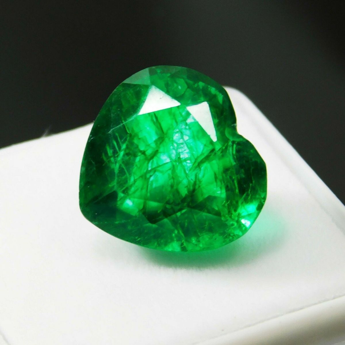 Natural Green Emerald Gemstones Certified 8 Ct Heart Shape