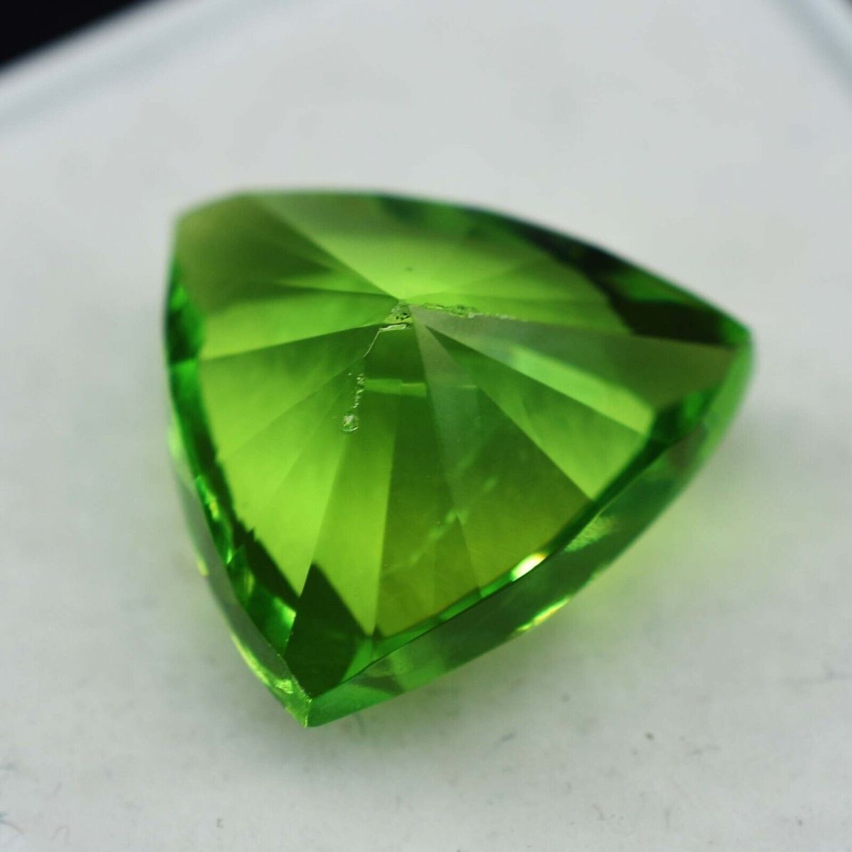 NATURAL Green PERIDOT 9.10 Ct Trillion Cut CERTIFIED Loose Gemstone