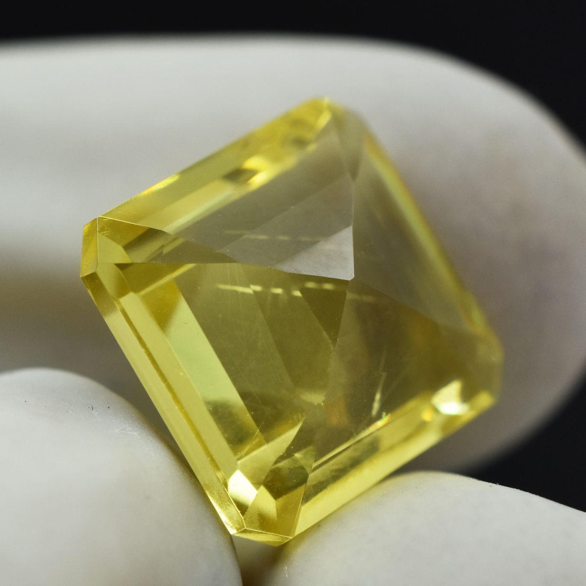 Stunning Natural 8.35 Ct Square Cut  Yellow Sapphire Loose Gemstone CERTIFIED