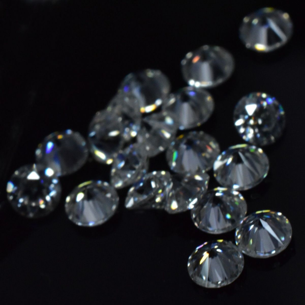 1 mm Lot Synthetic Moissanite VVSI D Color CERTIFIED 221 Pcs Gemstone Round Cut