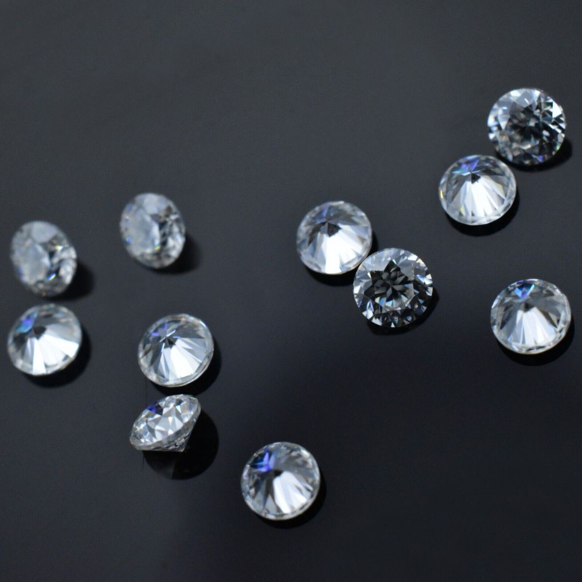 CERTIFIED 5 mm VVSI D Round Cut White Color Synthetic Moissanite Gemstone Top