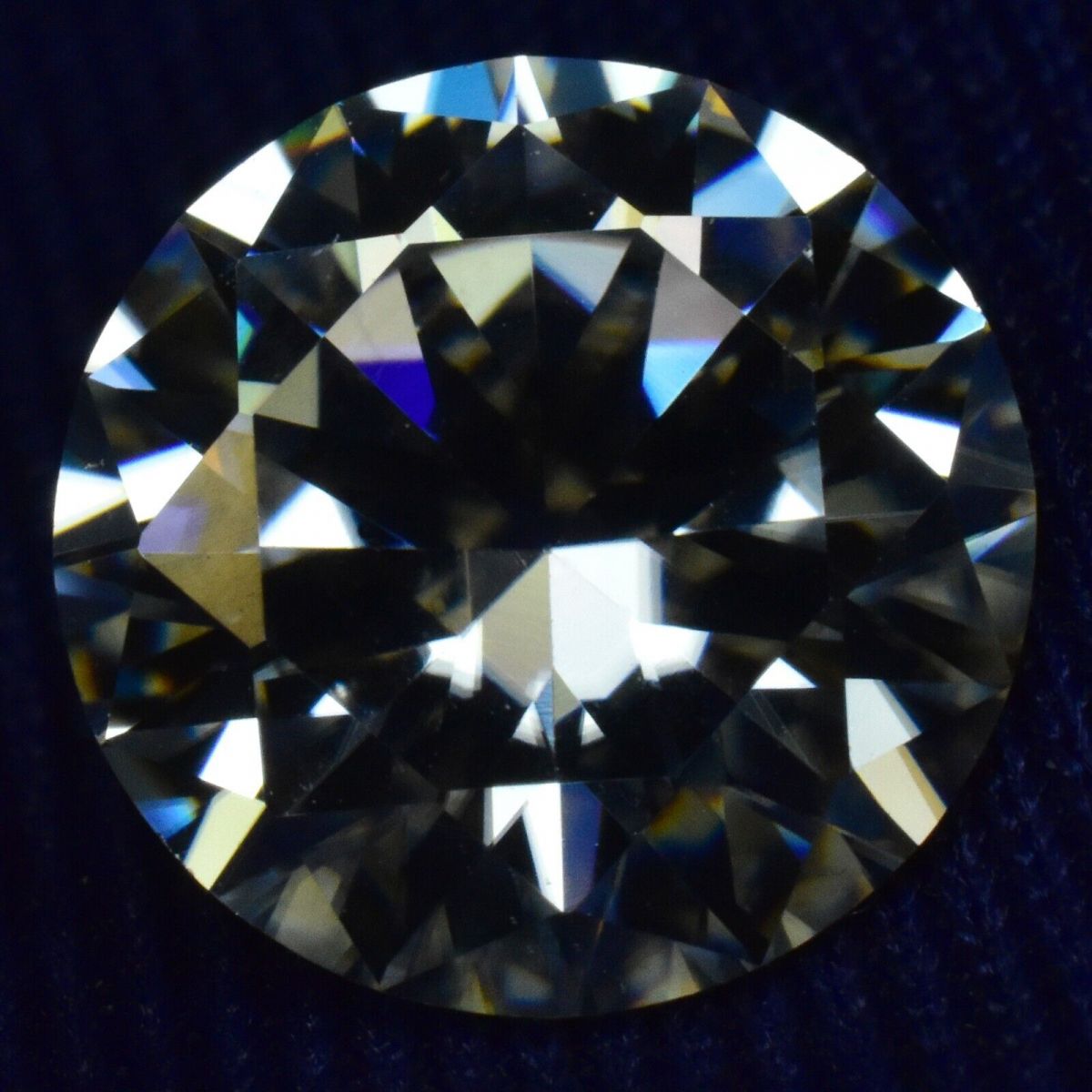 CERTIFIED 5 mm VVSI D Round Cut White Color Synthetic Moissanite Gemstone Top