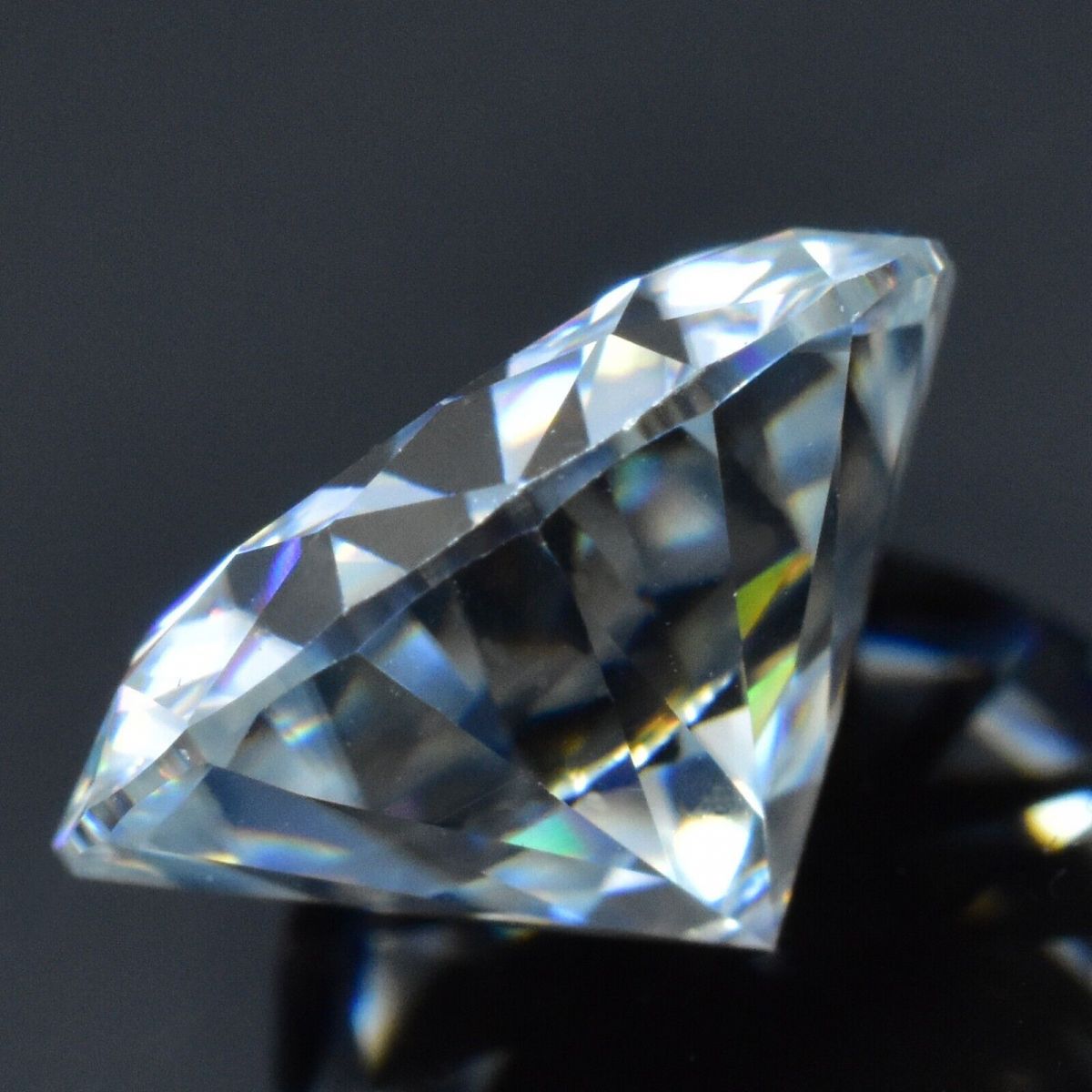 CERTIFIED 5 mm VVSI D Round Cut White Color Synthetic Moissanite Gemstone Top