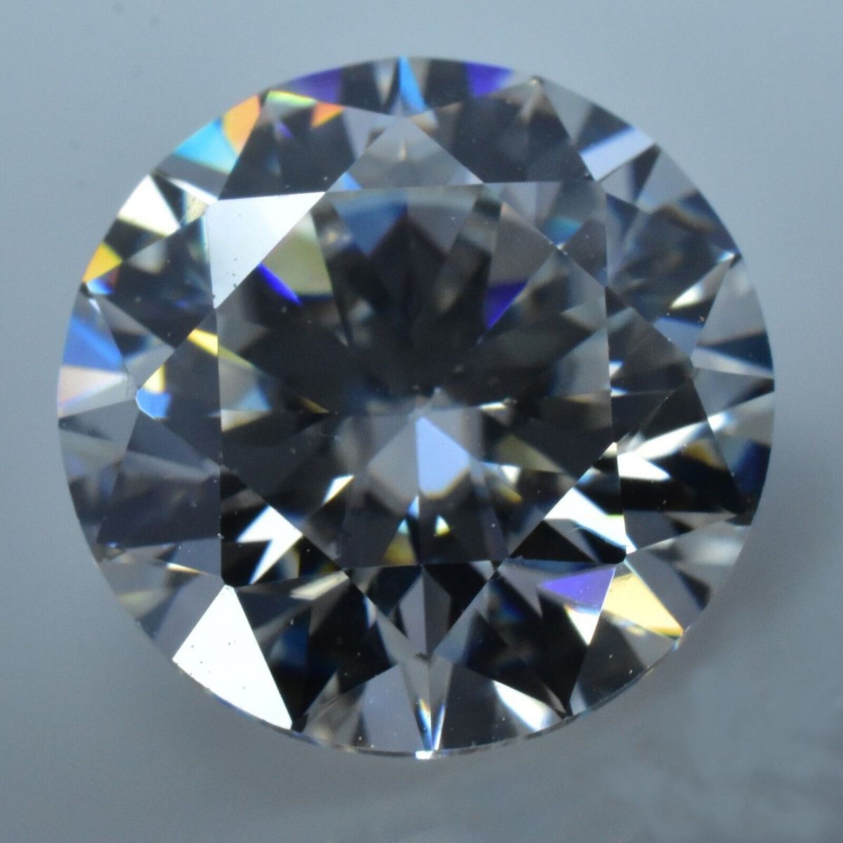 CERTIFIED 5 mm VVSI D Round Cut White Color Synthetic Moissanite Gemstone Top