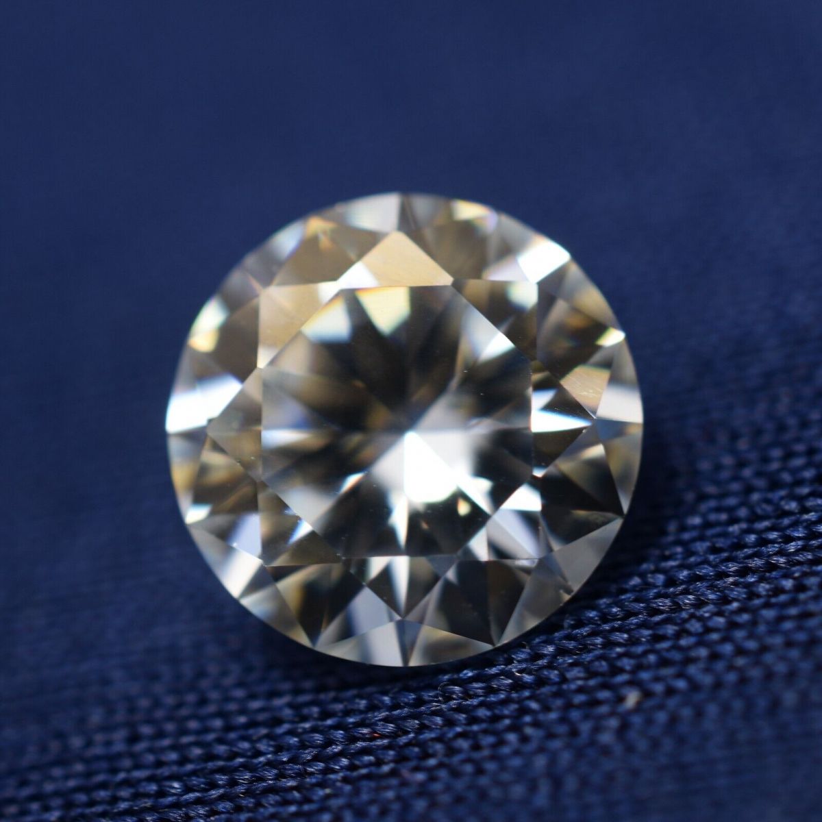 4 mm Synthetic Moissanite CERTIFIED VVSI D Color Faceted  Round Cut Gemstone