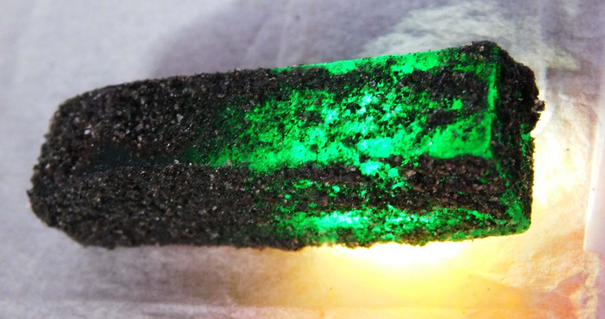 Natural Emerald Green Uncut Rough 134.59 Ct CERTIFIED Loose Gemstone