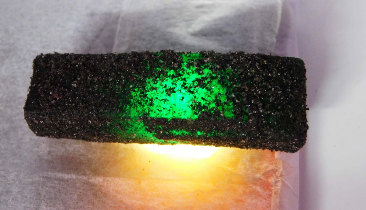 Natural Emerald Green Uncut Rough 134.59 Ct CERTIFIED Loose Gemstone
