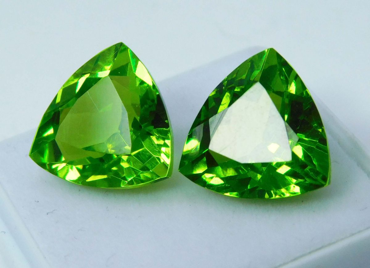 19 Ct Natural Peridot Green Trillion Shape Certifeid Loose Gemstones Pair