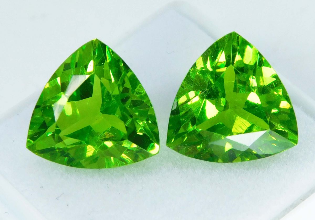 19 Ct Natural Peridot Green Trillion Shape Certifeid Loose Gemstones Pair