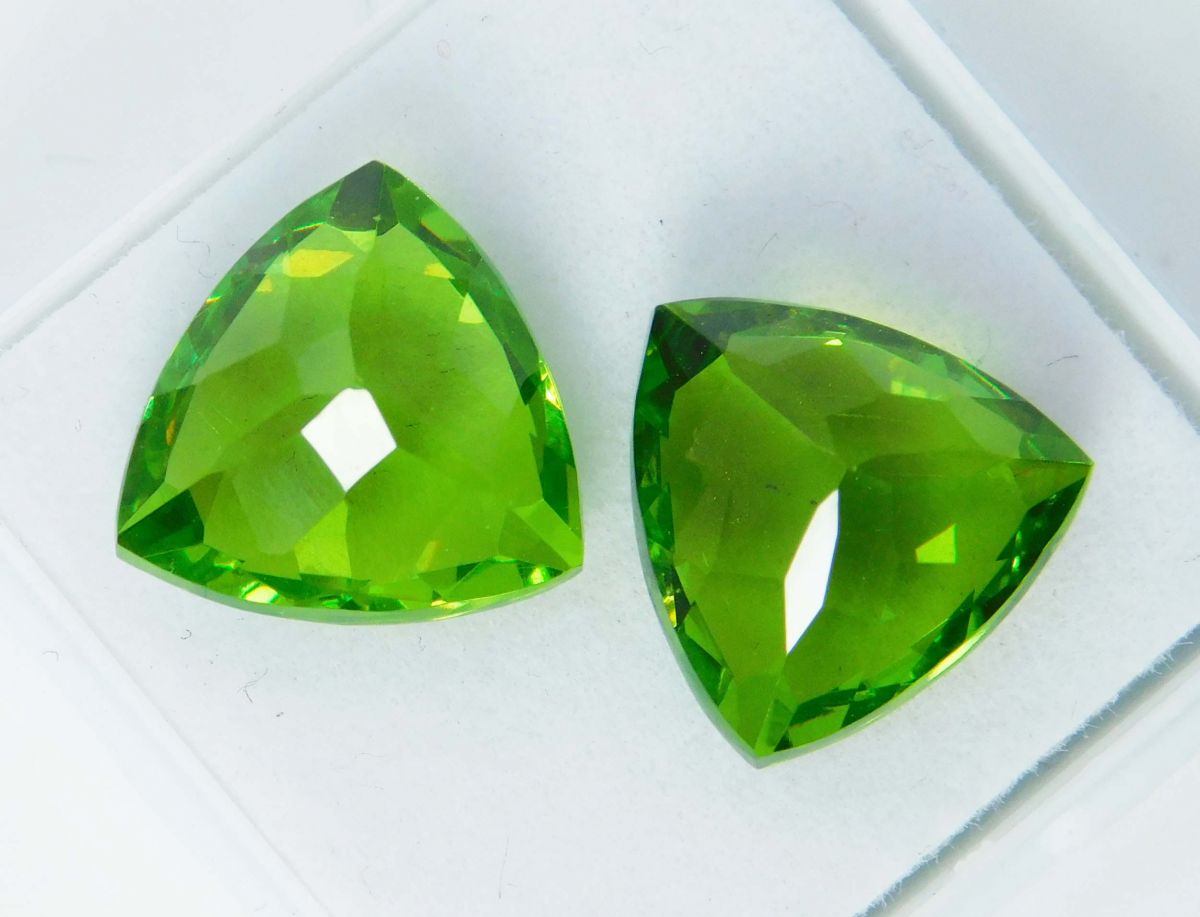 19 Ct Natural Peridot Green Trillion Shape Certifeid Loose Gemstones Pair