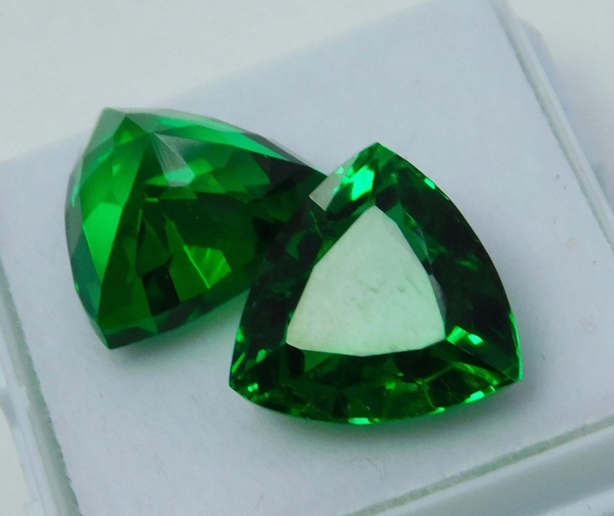 19 Ct Natural Tsavorite Green Garnet Trillion Cut CERTIFIED Loose Gemstone