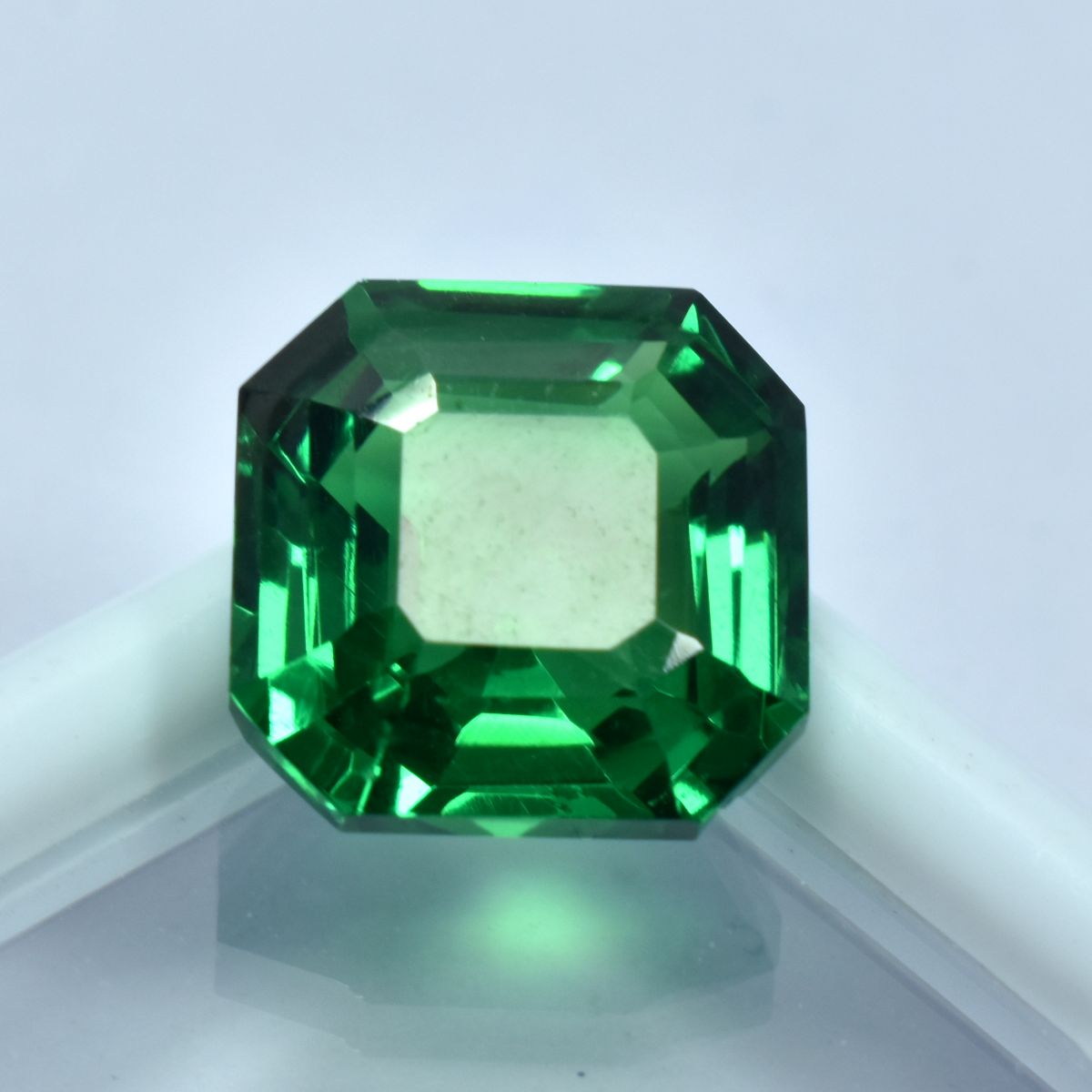 10.65 Ct CERTIFIED Loose Gemstone Green Garnet Square CUT.