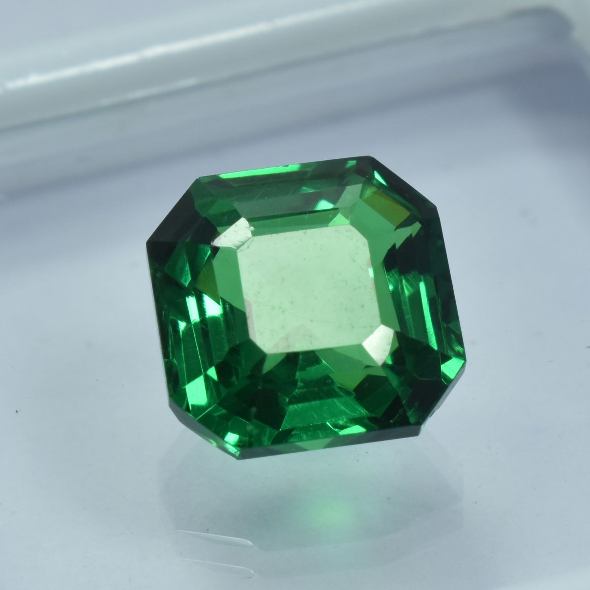 10.65 Ct CERTIFIED Loose Gemstone Green Garnet Square CUT.