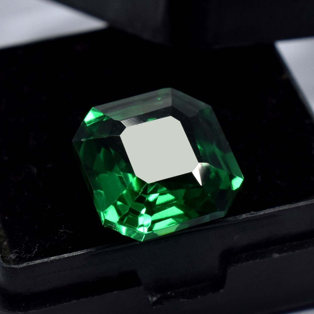 10.65 Ct CERTIFIED Loose Gemstone Green Garnet Square CUT.