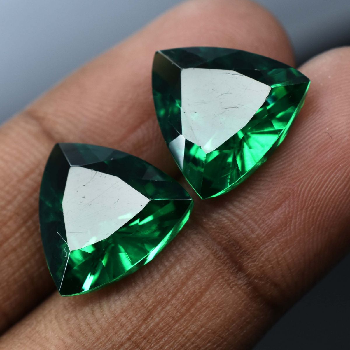 18.32 Ct Natural Garnet Green Flawless Trillion Cut CERTIFIED Loose Gemstone