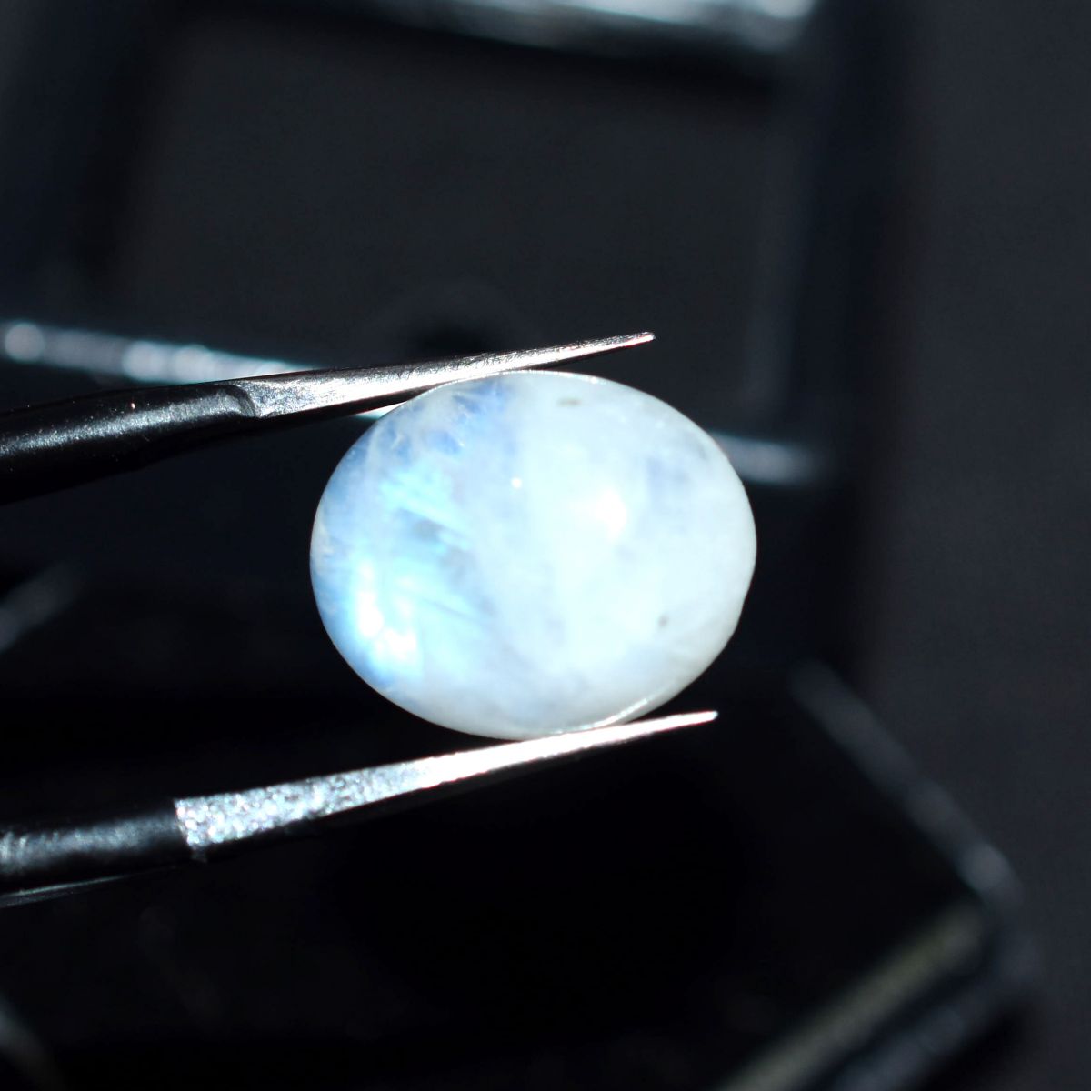 Authentic Loose Gemstone 2.35 Ct Natural white Moonstone Oval Shape CERTIFIED