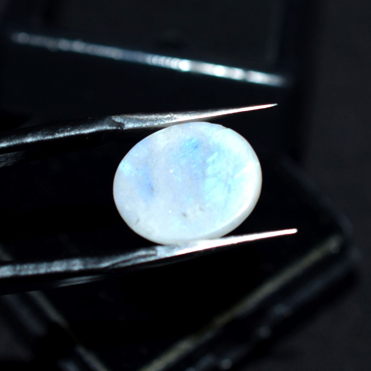 Authentic Loose Gemstone 2.35 Ct Natural white Moonstone Oval Shape CERTIFIED