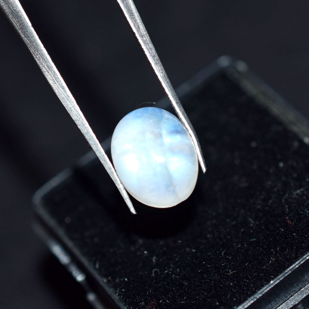 CERTIFIED 3.70 Ct Natural Amazing white Moonstone Oval Shape Loose Gemstone