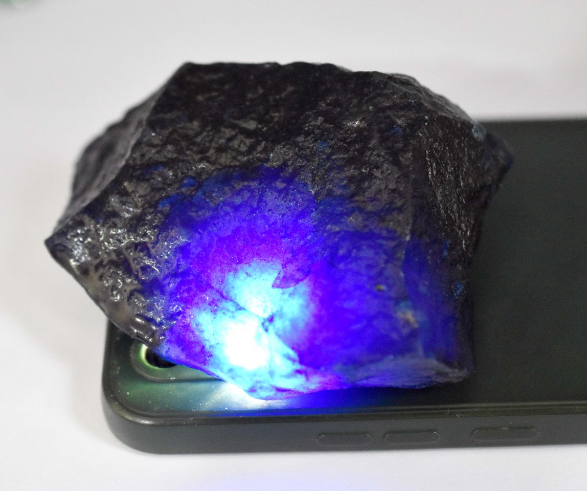 Blue Color 1062.50 Ct Natural Rough Tanzanite UnCut CERTIFIED Loose Gemstone.