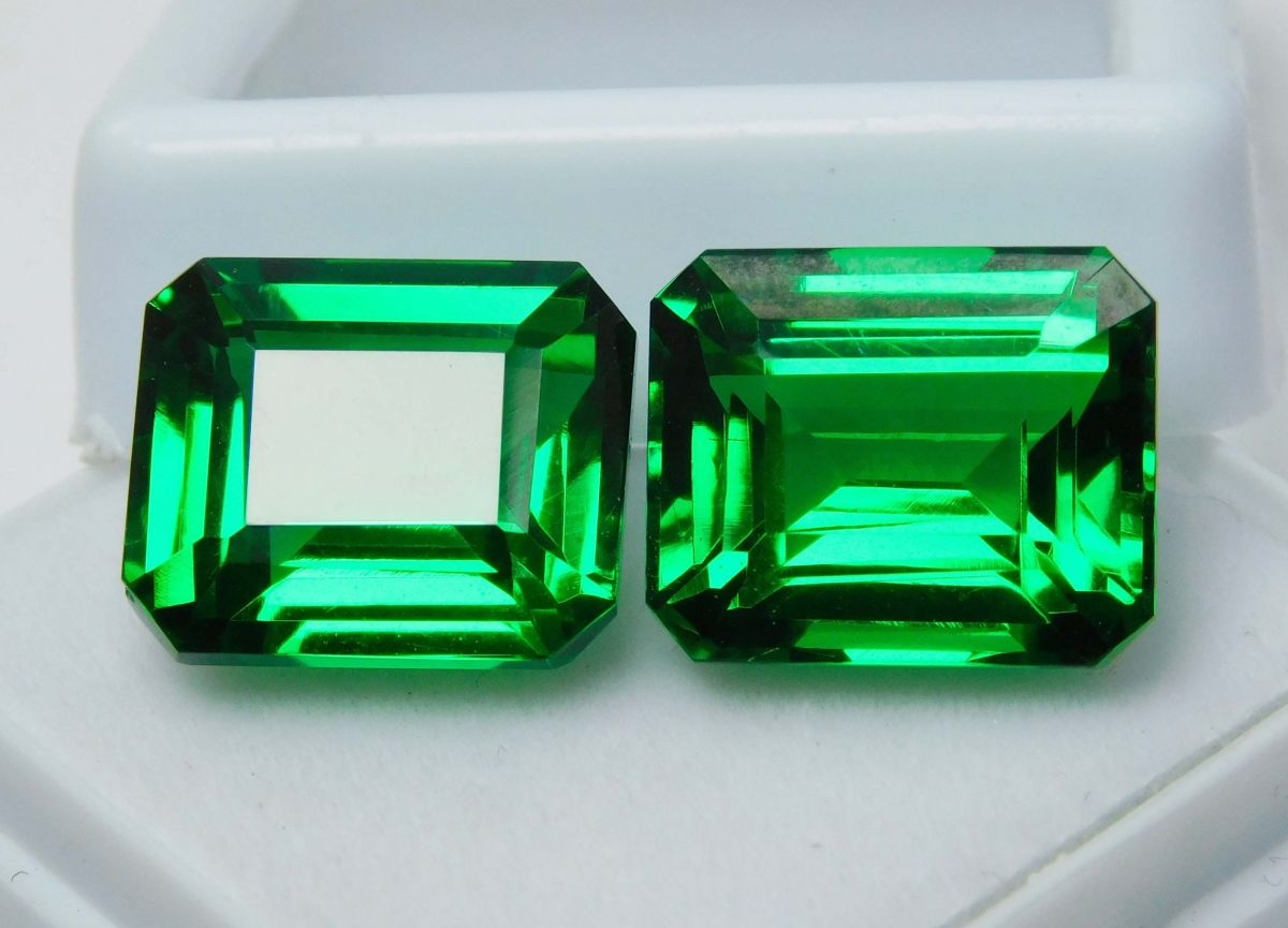 20.40 Ct CERTIFIED Loose Gemstone Natural Tsavorite Emerald Cut Green Garnet