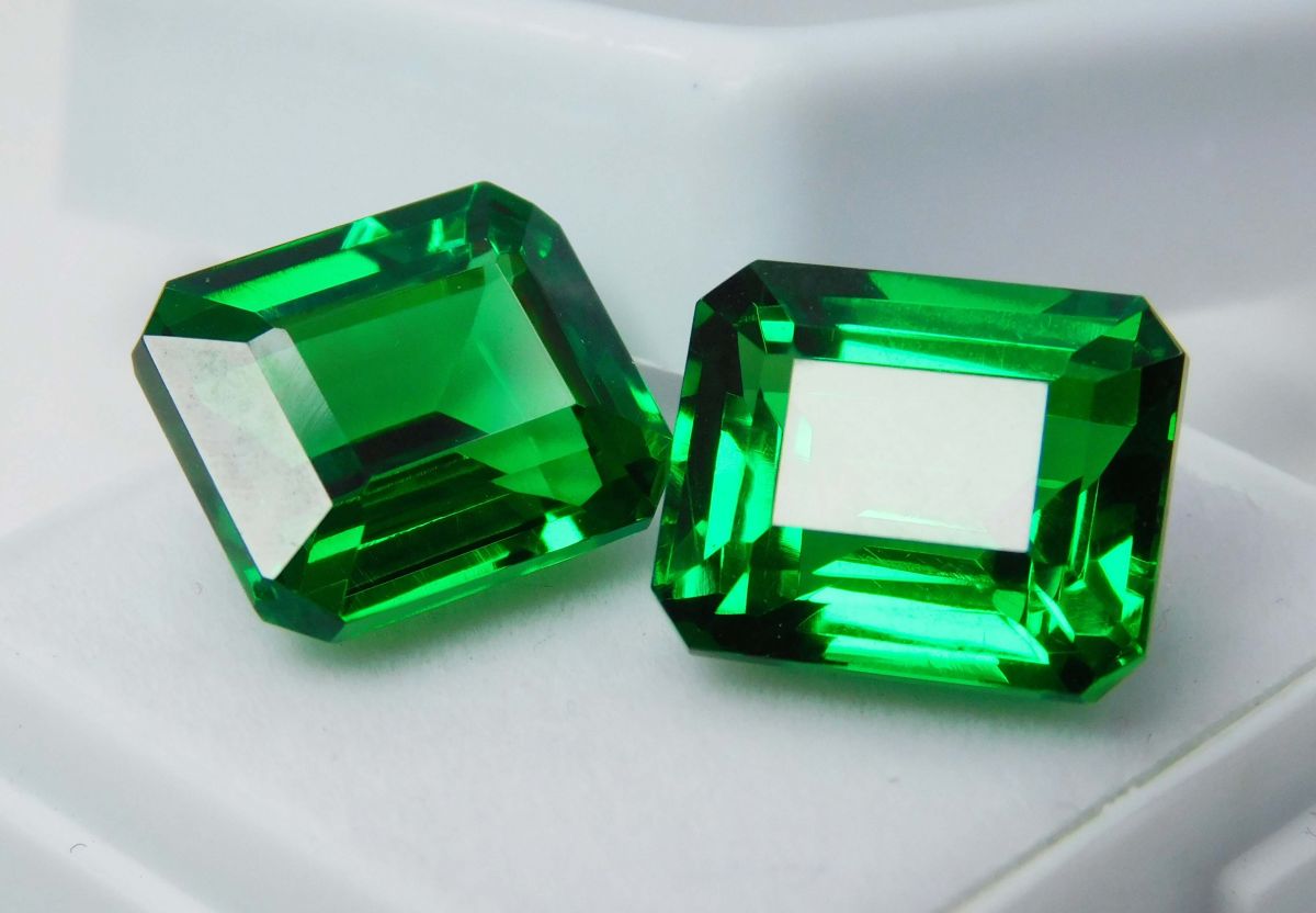 20.40 Ct CERTIFIED Loose Gemstone Natural Tsavorite Emerald Cut Green Garnet