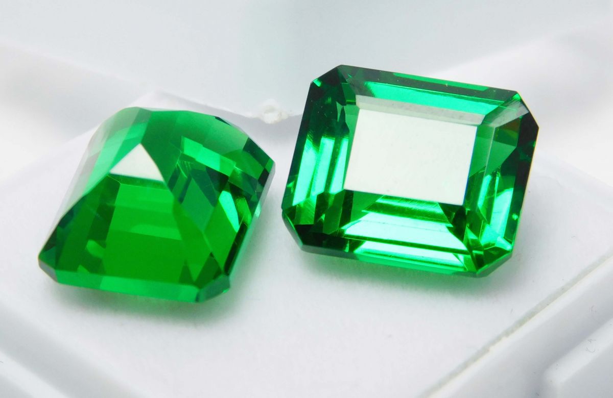 20.40 Ct CERTIFIED Loose Gemstone Natural Tsavorite Emerald Cut Green Garnet