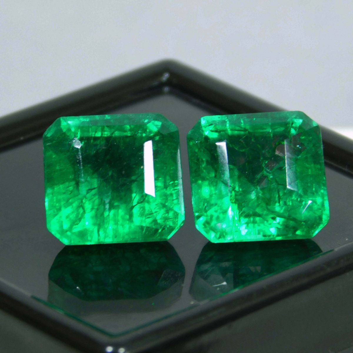 Natural Green Emerald Square Cut CERTIFIED 18.56 Ct Ring Size Green Emerald Loose Gemstone