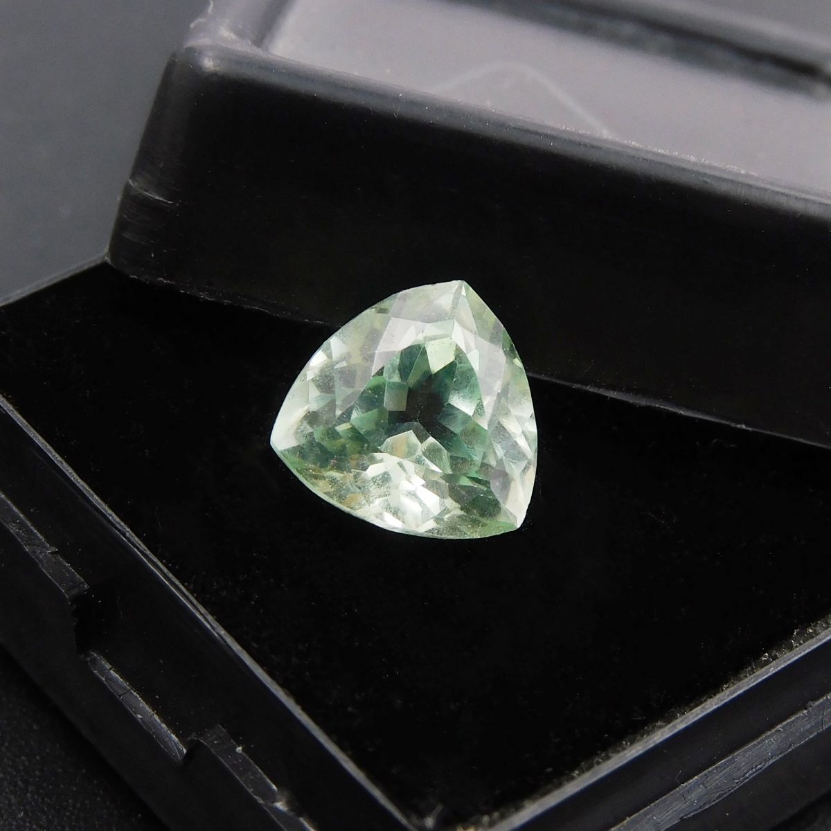 3.87 Ct Trillion Cut Bluish Green Natural Sapphire Loose Gemstone CERTIFIED