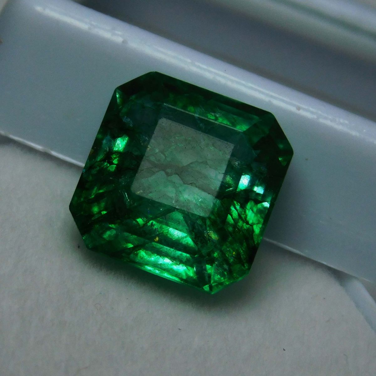 7 Carat Natural CERTIFIED Emerald Emerald Cut Green Colombian Loose Gemstone