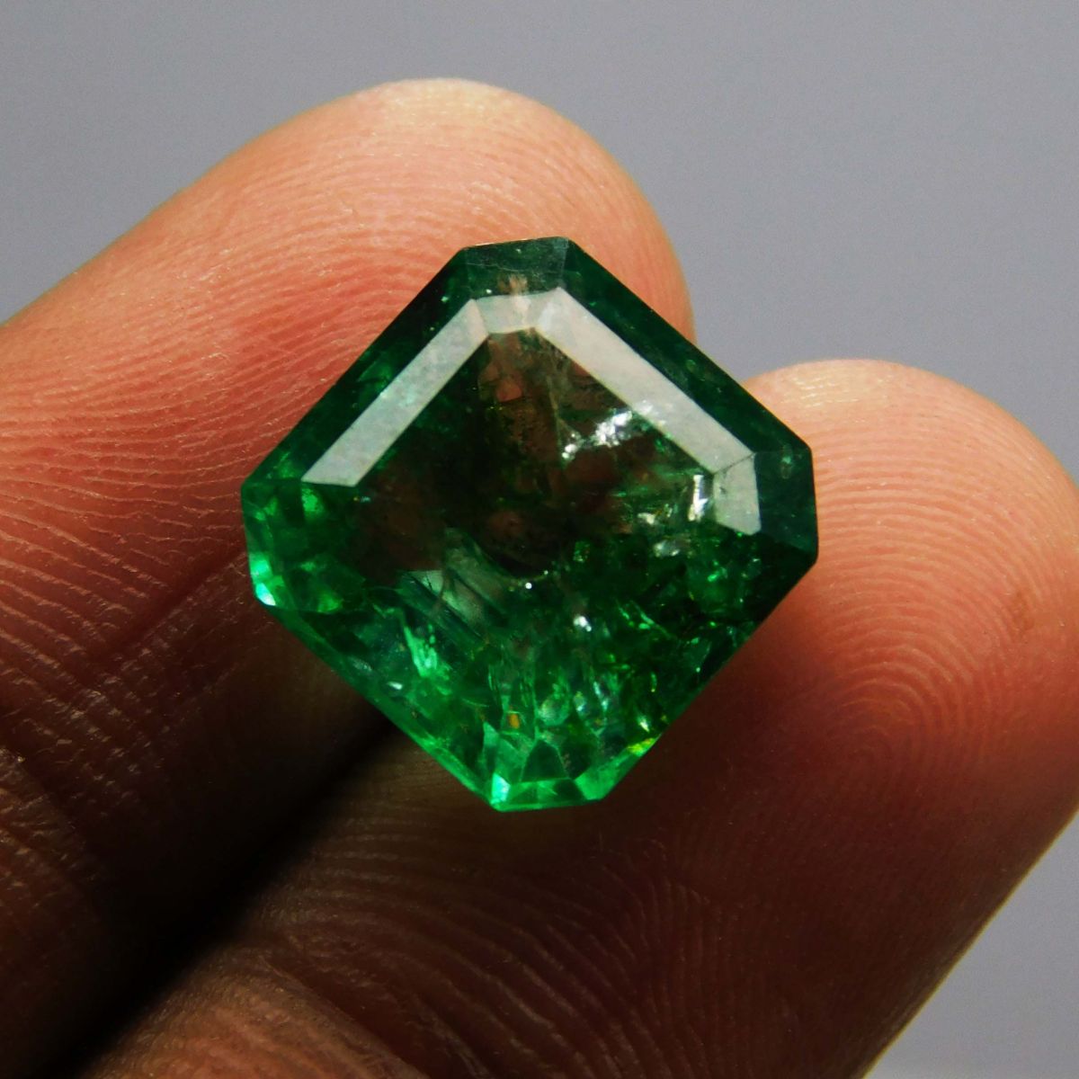 7 Carat Natural CERTIFIED Emerald Emerald Cut Green Colombian Loose Gemstone