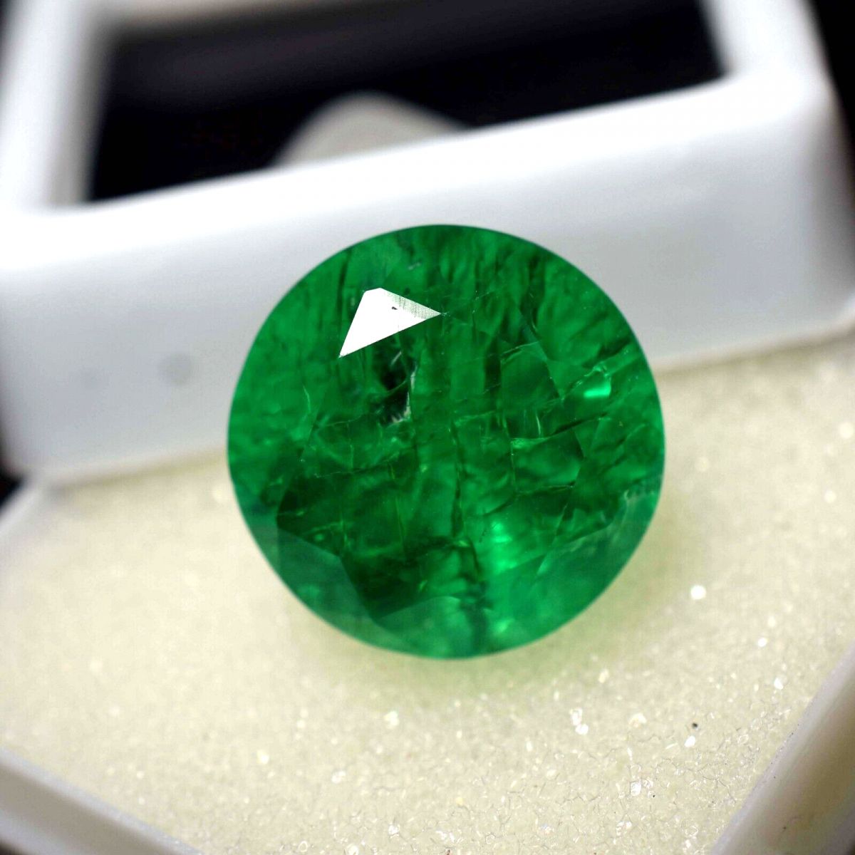 Natural 9.30 Ct Green Emerald CERTIFIED Round Cut Loose Gemstone