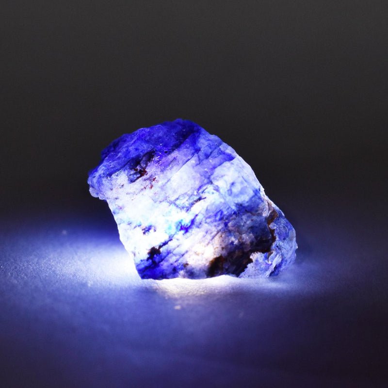 Blue Sapphire 22.55 Ct Rough Gemstone large carat display shot