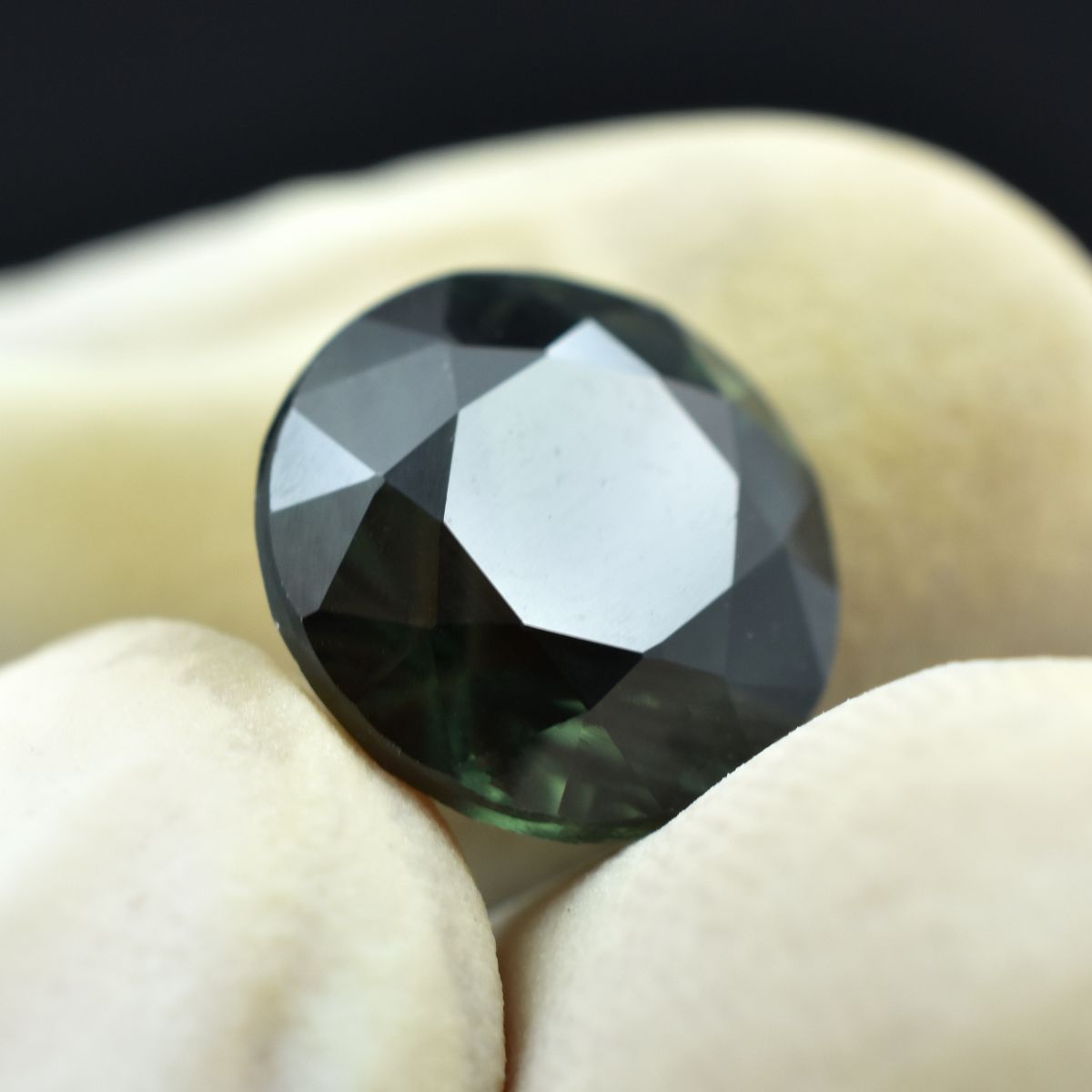 Deep Green Grandidierite 5.20 Carat Natural Round Cut CERTIFIED Loose Gemstone.