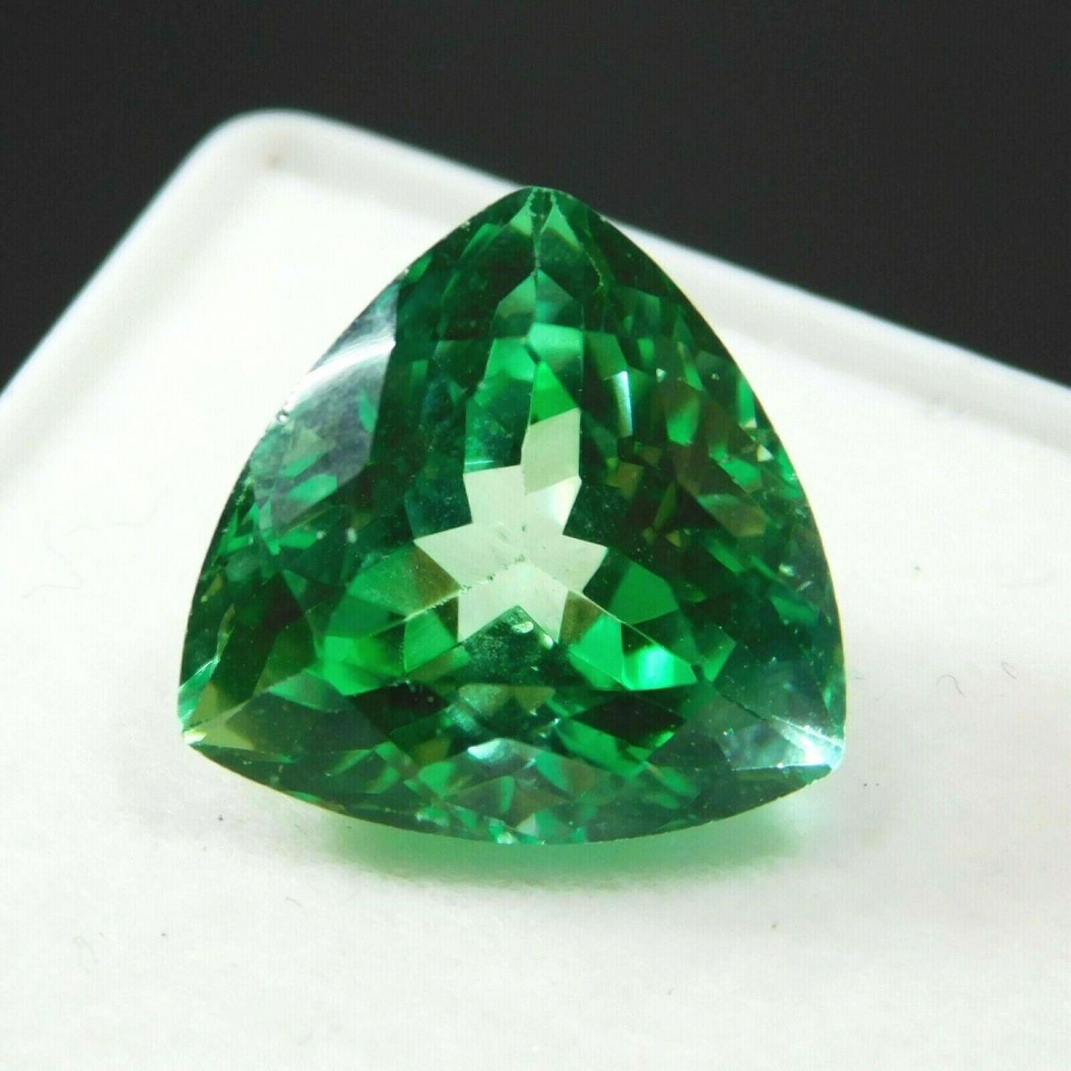 Natural Green Montana Sapphire 8 Ct Loose Gemstone CERTIFIED Trillion Cut