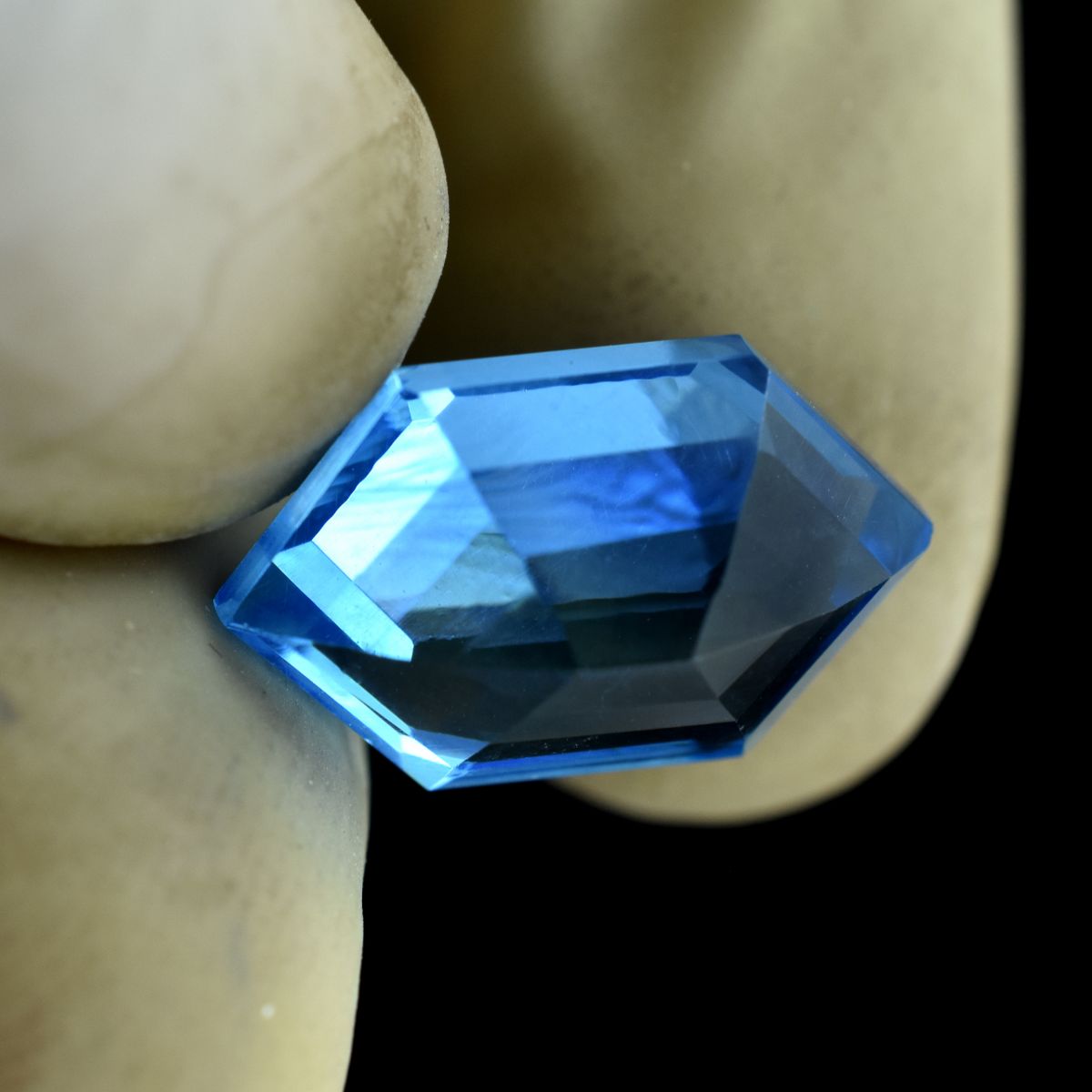 10.25 Ct Natural CERTIFIED Rare Fancy Cut Blue Loose Gemstone Ceylon Sapphire.