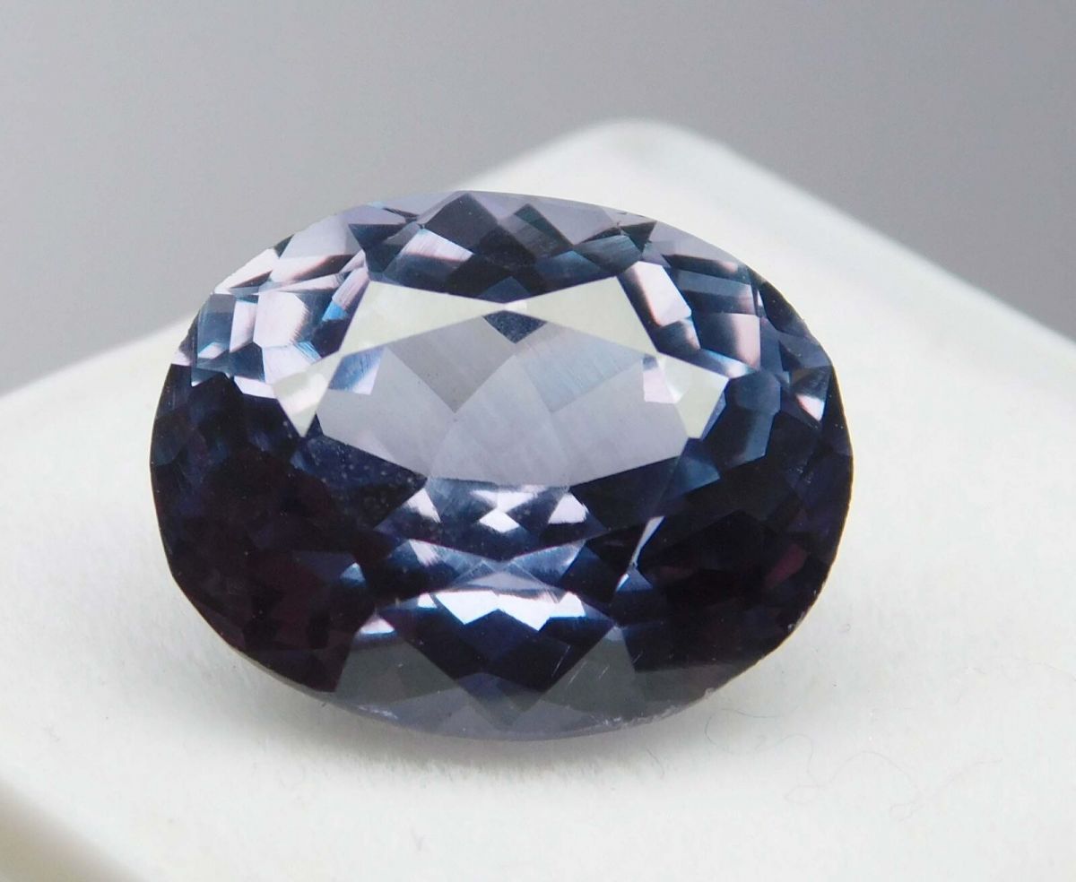 Color-Changing 10.85 Ct Natural Alexandrite CERTIFIED Oval Shape Loose Gemstone.