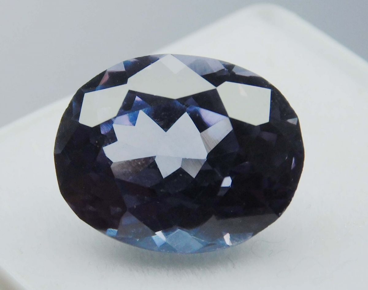 Color-Changing 10.85 Ct Natural Alexandrite CERTIFIED Oval Shape Loose Gemstone.