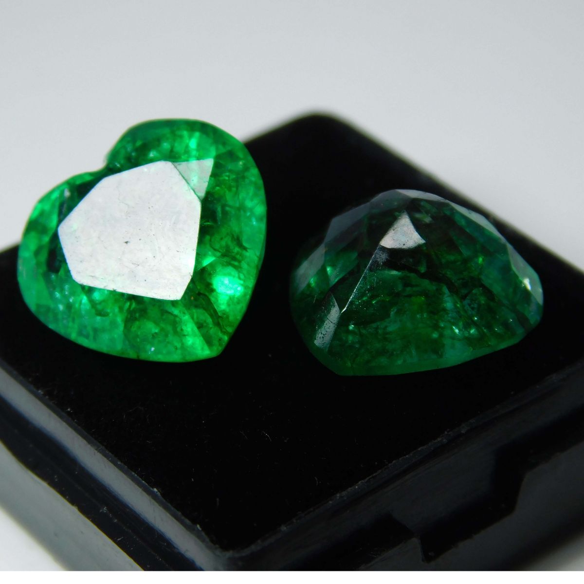 16.36 Ct Natural Untreated Green Colombian Emerald CERTIFIED Loose Gemstone