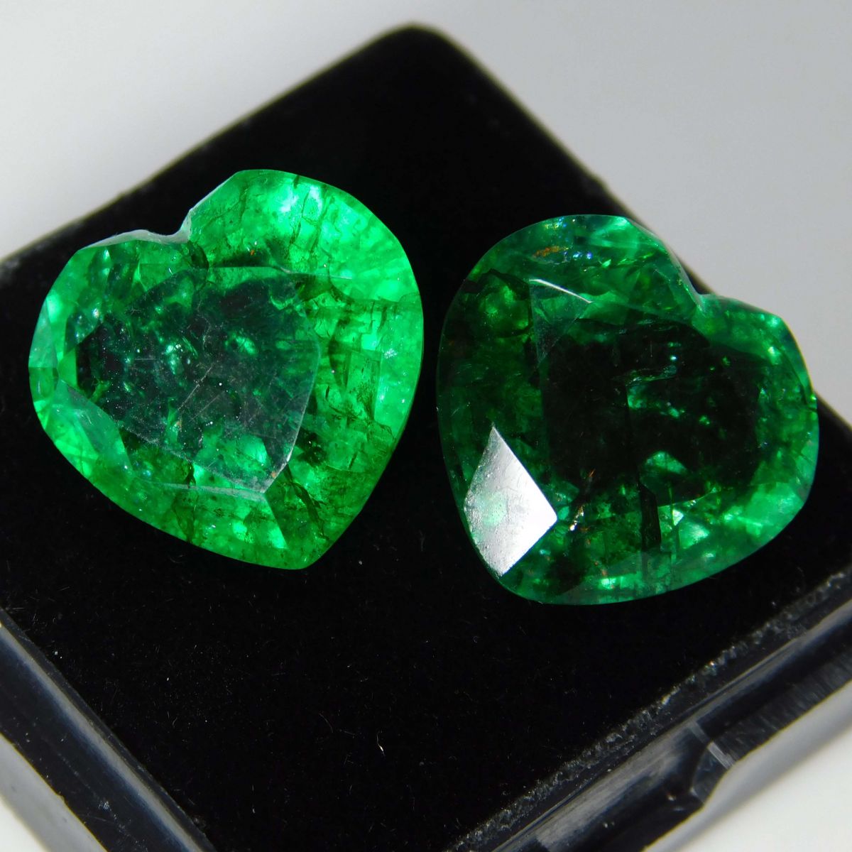 16.36 Ct Natural Untreated Green Colombian Emerald CERTIFIED Loose Gemstone