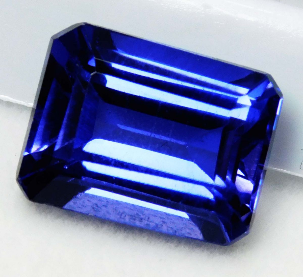 9 Carat CERTIFIED Loose Gemstone Natural purple Tanzanite Emerald Cut