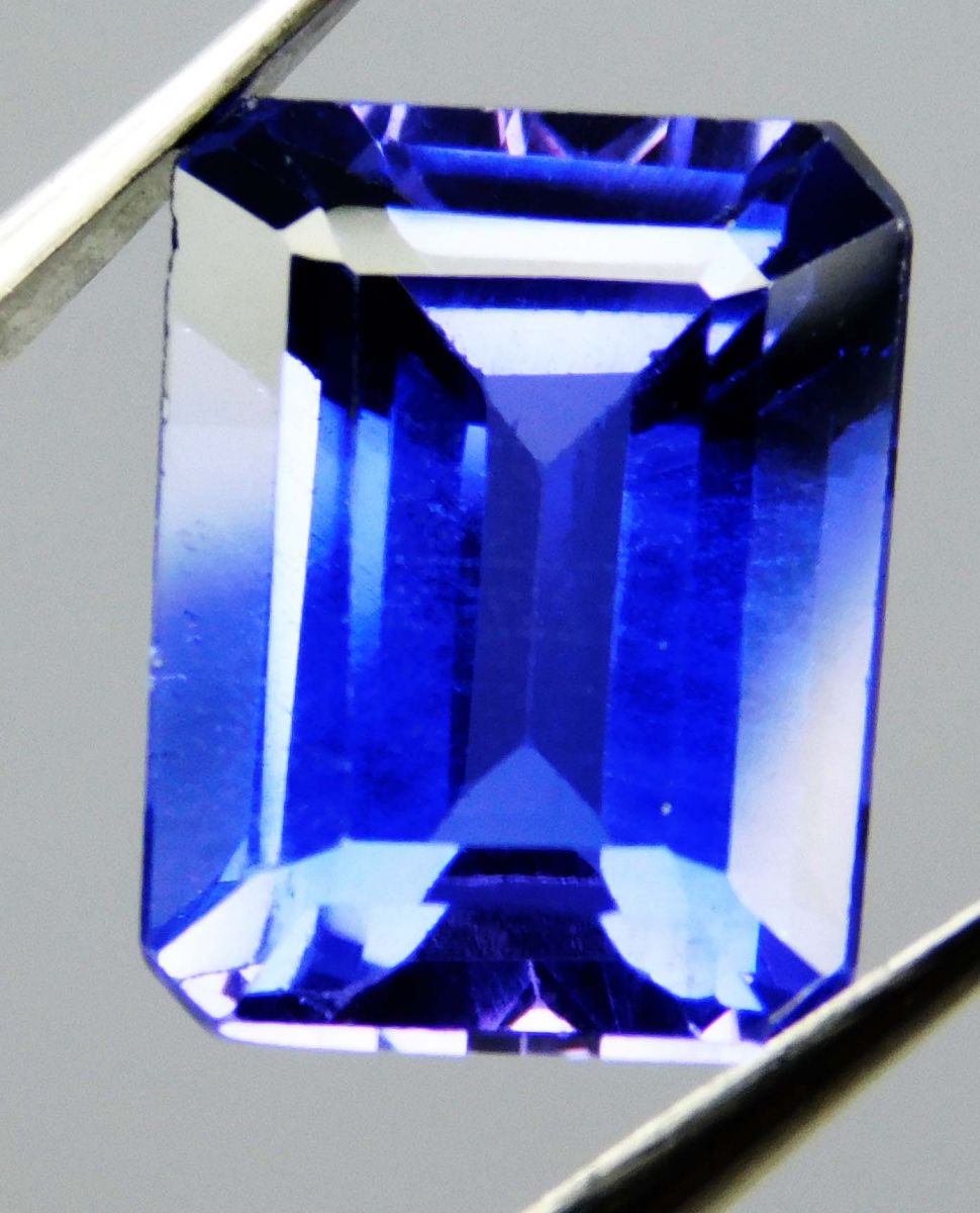 9 Carat CERTIFIED Loose Gemstone Natural purple Tanzanite Emerald Cut